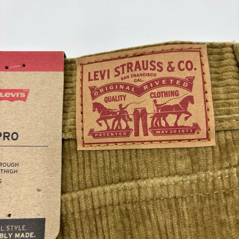 LEVI'S Low Pro Mens 31 x 30 Relaxed Fit Straight Corduroy Tan Pants Casual NWT‎